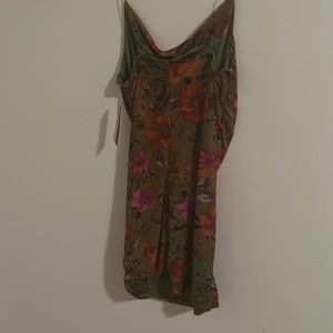 Wild fable, size M and color green